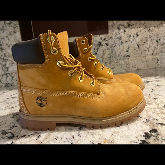 Brand new Timberland Boots in khaki sz 7m sz 9 w - Picture 3 of 3